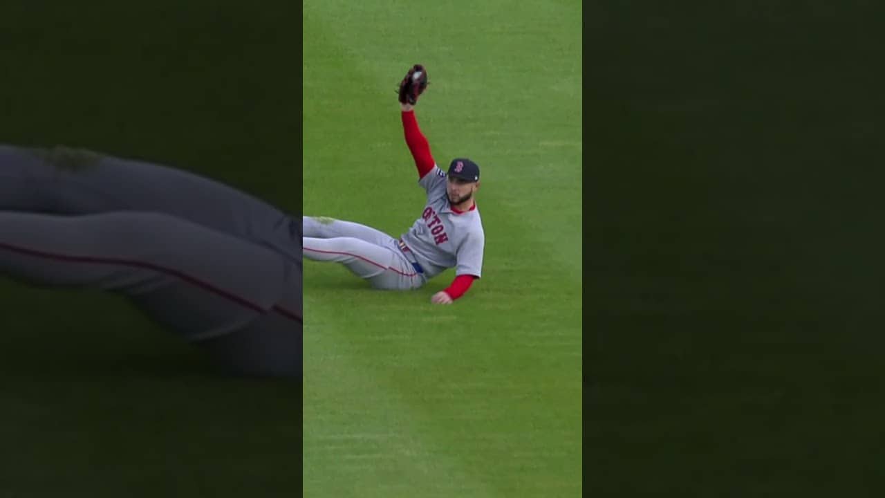 Bases loaded heroics from Wilyer Abreu! ๐ณ