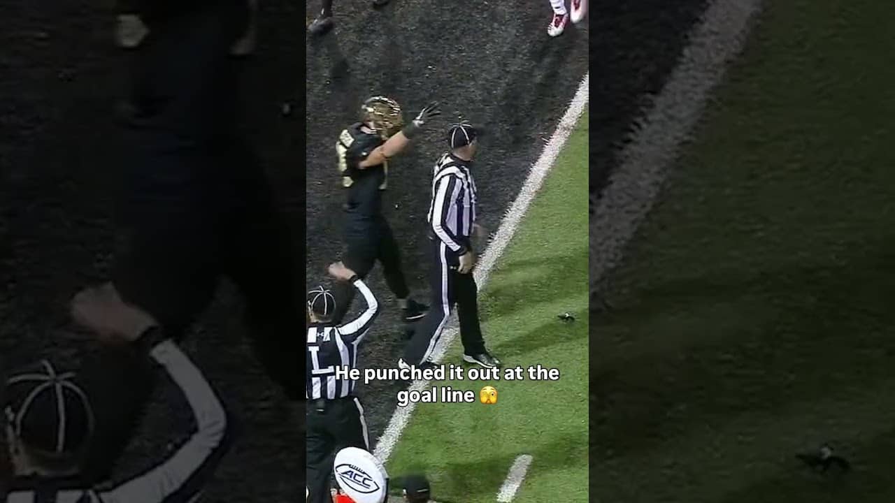 DEFENSE 💯 #wakeforest #wakeforestdemondeacons #accfootball #collegefootball #football #sports