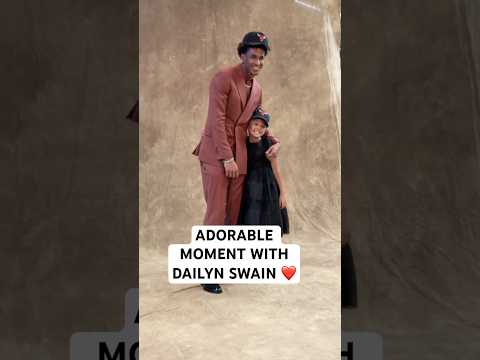 Dailyn Swain gets his portrait taken 📸