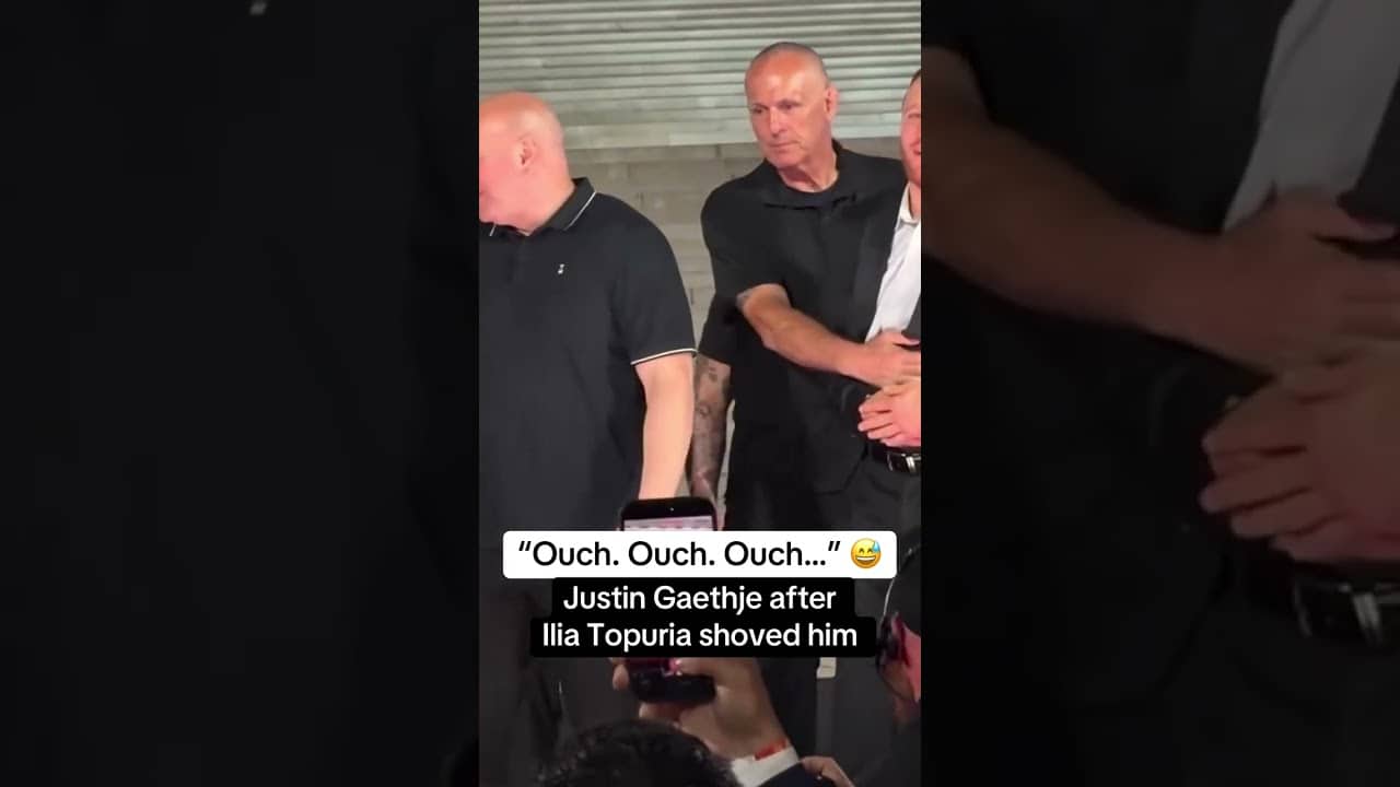 Justin Gaethje was smiling after Ilia Topuria shoved him during their faceoff š
(via @danawhite/TT)